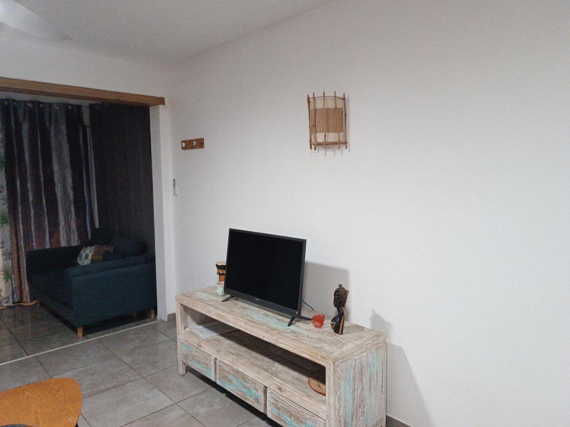 Jolie Maison T3 A St Pierre, 2 Chambres Avec Sdb, Grande Varangue, Jardin سانت بيير الغرفة الصورة