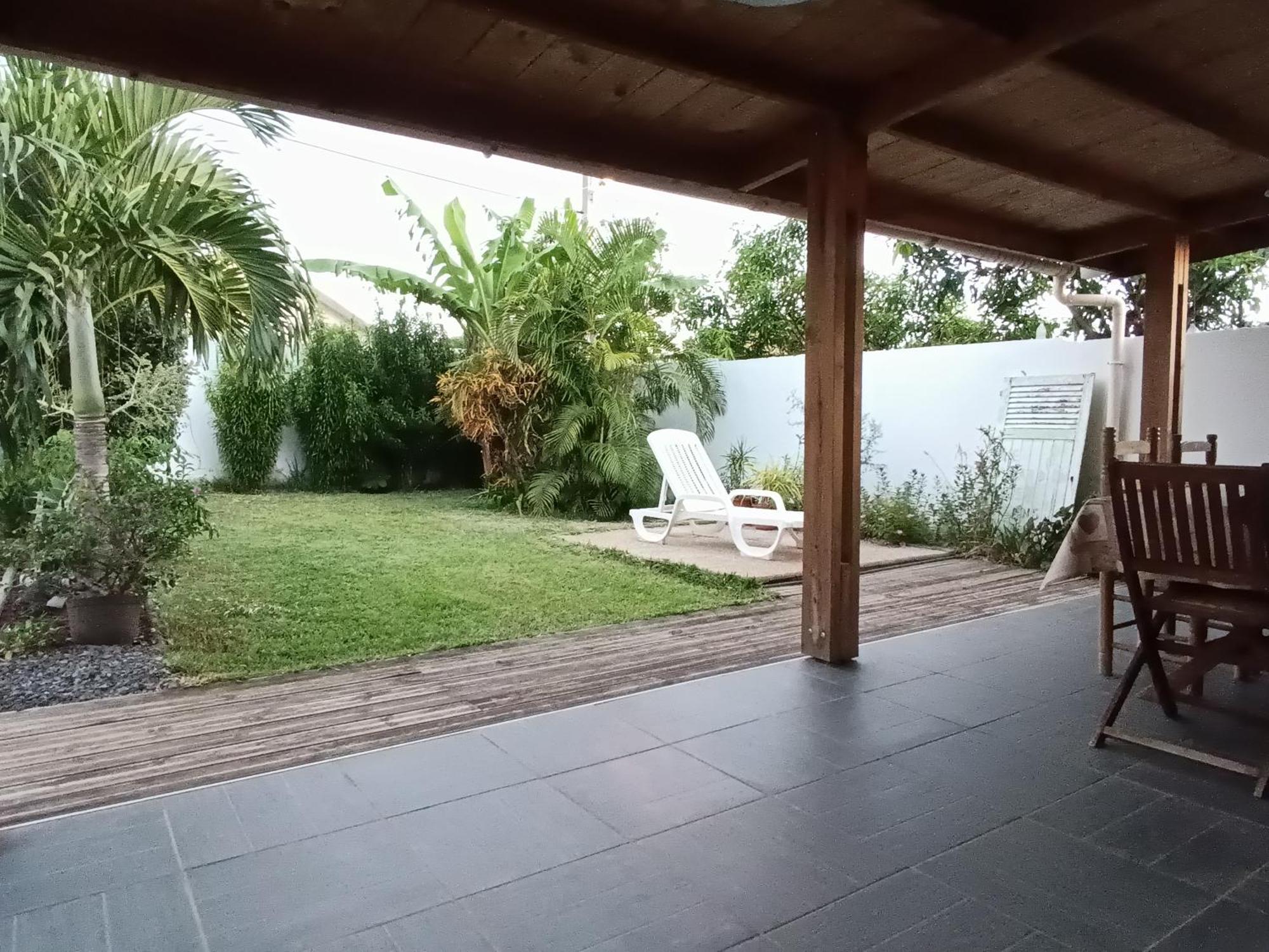 Jolie Maison T3 A St Pierre, 2 Chambres Avec Sdb, Grande Varangue, Jardin سانت بيير الغرفة الصورة